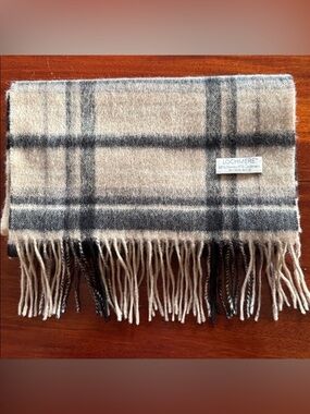 🧣Lochmere of Scotland tan/black merino/cashmere plaid scarf.
